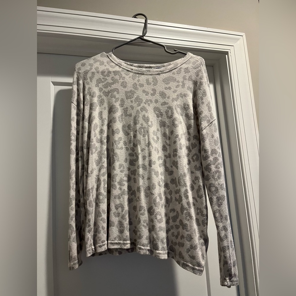 Women’s Cheetah Print Long Sleeve Sweater